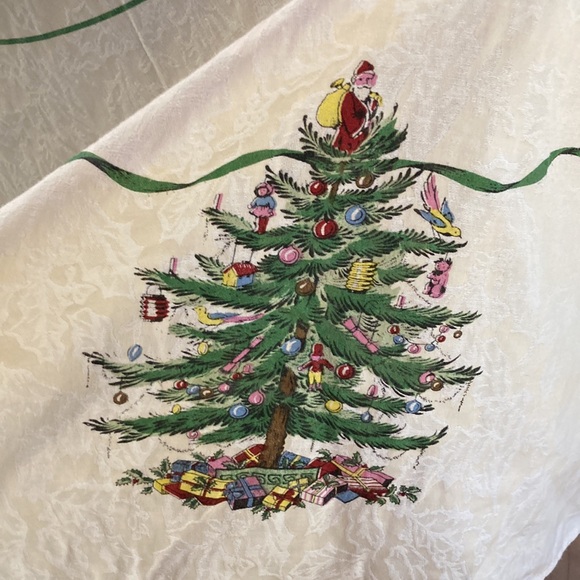 SPODE Christmas Tree Santa Tree Top Dining Table Tablecloth 70 inch Round - Picture 8 of 10